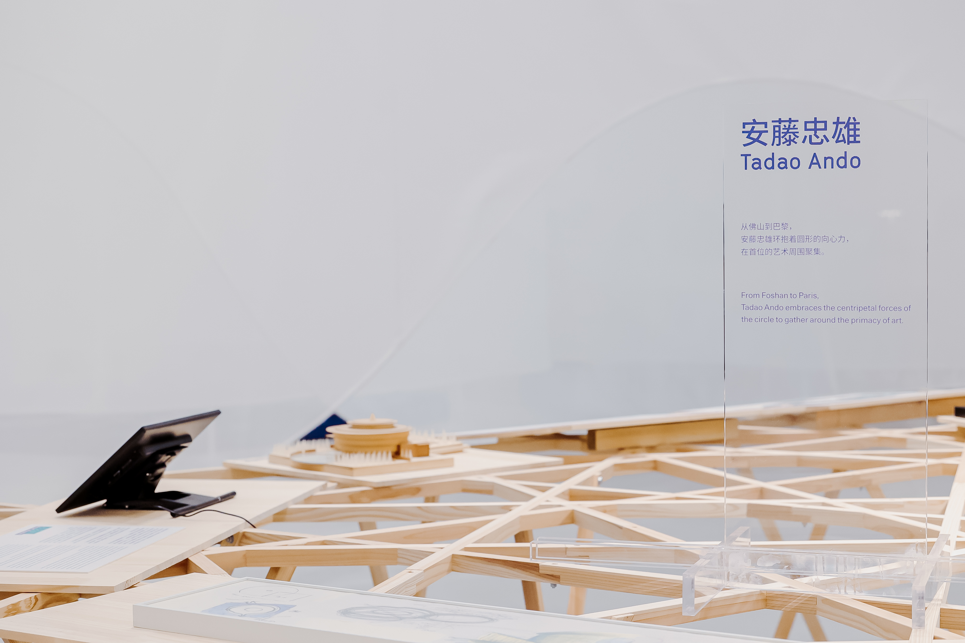 「日本現代建築展 Beyond Borders：Architectures of Japan」のための展示台 4